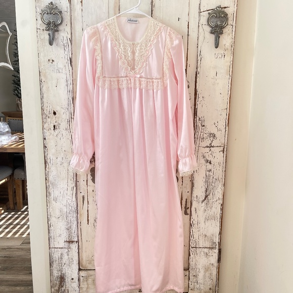 French Maid Size Small Womans Pink Ivory Lace Satin Soft Inside Nightgown Nighty - Picture 2 of 8